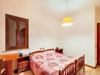 Camera matrimoniale con scrittoio